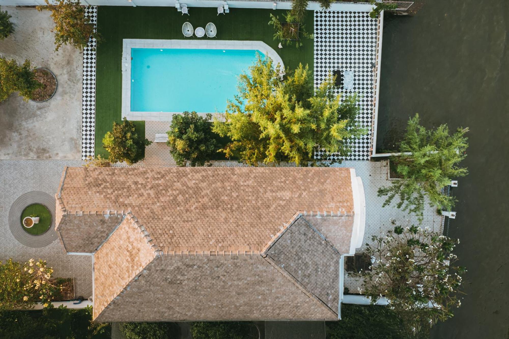 Arpo Pool Riverside *
